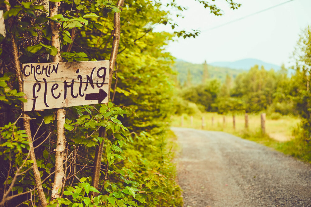 Canon 5D Mark iii with ef 50mm 1.8 - landscape nature photography with wooden sign in Chalet lac Beauport Quebec