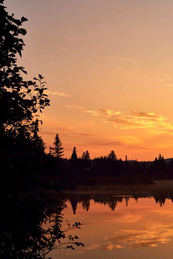 Canon 5D Mark iii with ef 50mm 1.8 - Golden LightSunrise landscape nature photography along the lake at Chalet lac Beauport Quebec