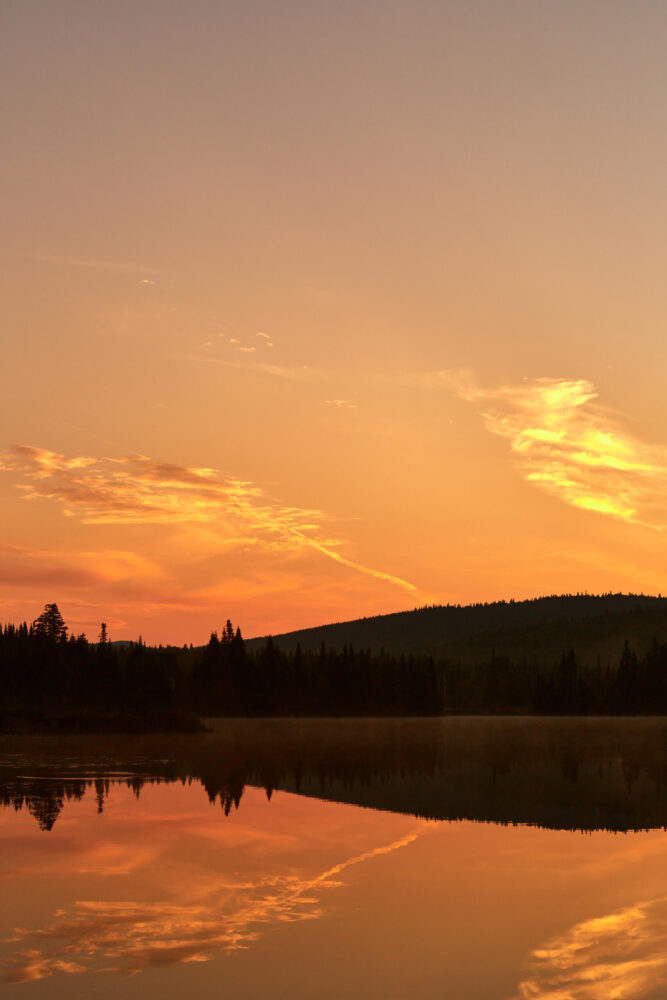 Canon 5D Mark iii with ef 50mm 1.8 - Golden LightSunrise landscape nature photography along the lake at Chalet lac Beauport Quebec