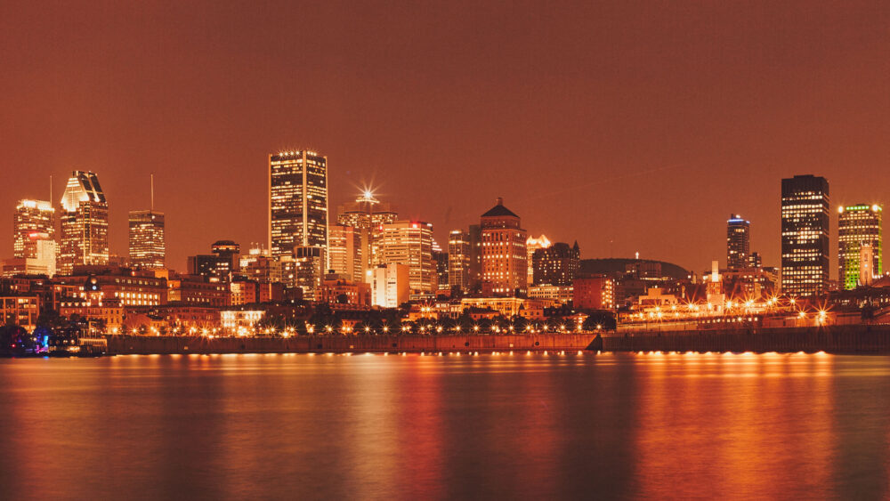 Canon 5D Mark iii with ef 50mm 1.8 - Downtown Montreal cityscape night photography