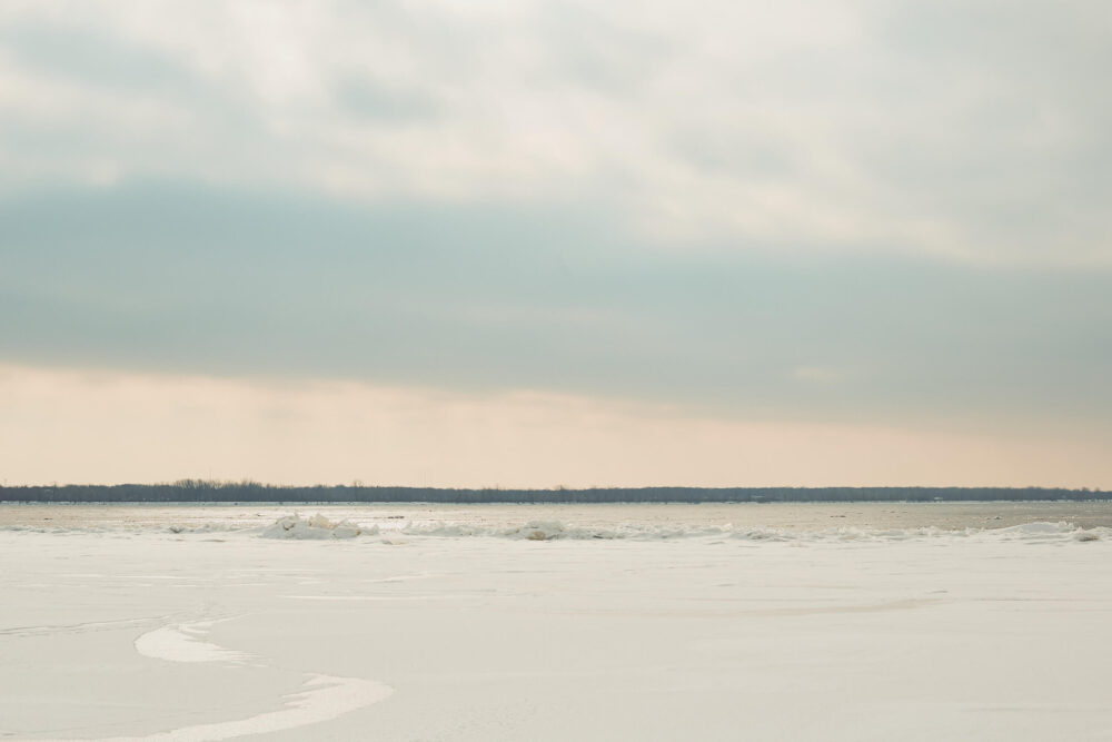 Canon 5D Mark iii with ef 50mm 1.8 - Landscape Photography - Frozen river at Rene Levesque Park Montreal Quebec