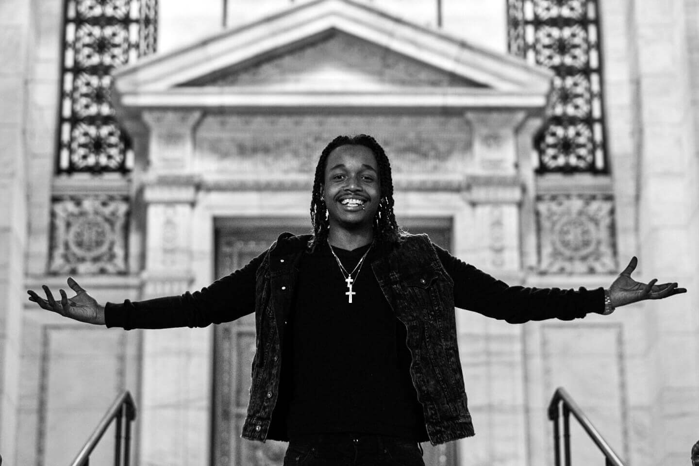 Fuji X Pro2 with xf 56mm f1.2 - Black and white New York portrait photography at Bryant Park - Model: Idris