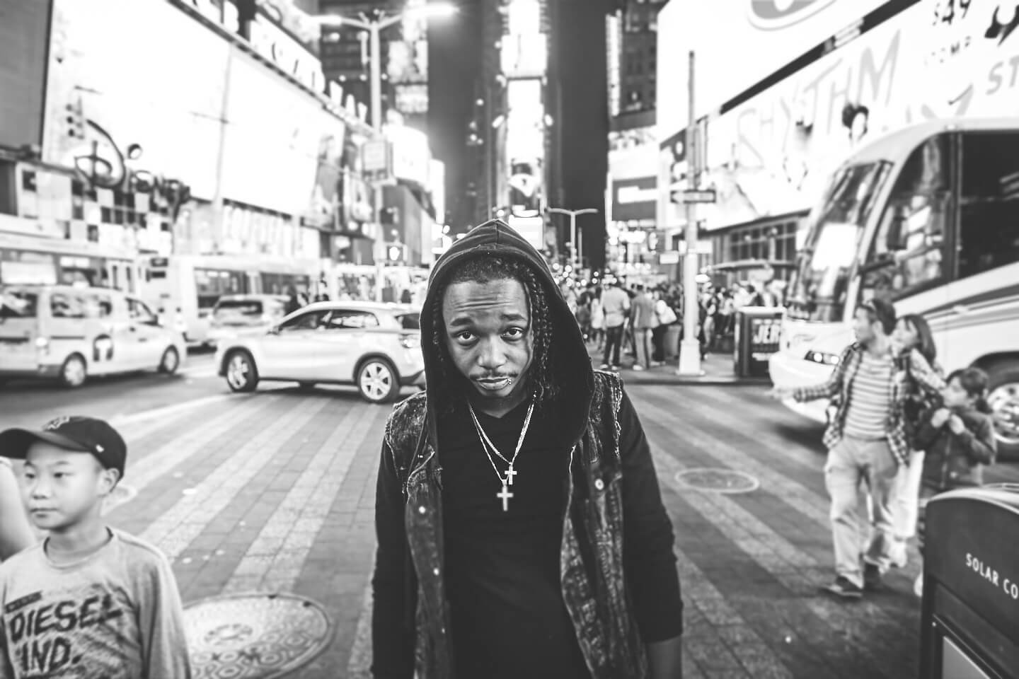 Fuji X Pro2 with xf 16mm f1.4 - Black and white New York portrait photography in Time Square - Model: Idris