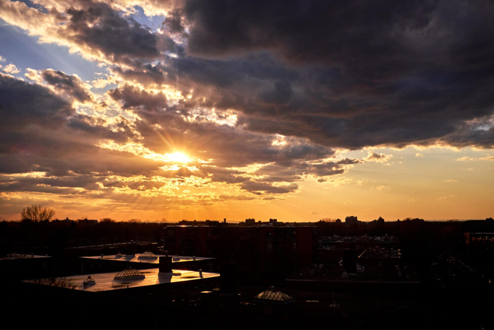 FujiFilm X100T - Landscape Photography of a colorful Montreal cloudy sunset