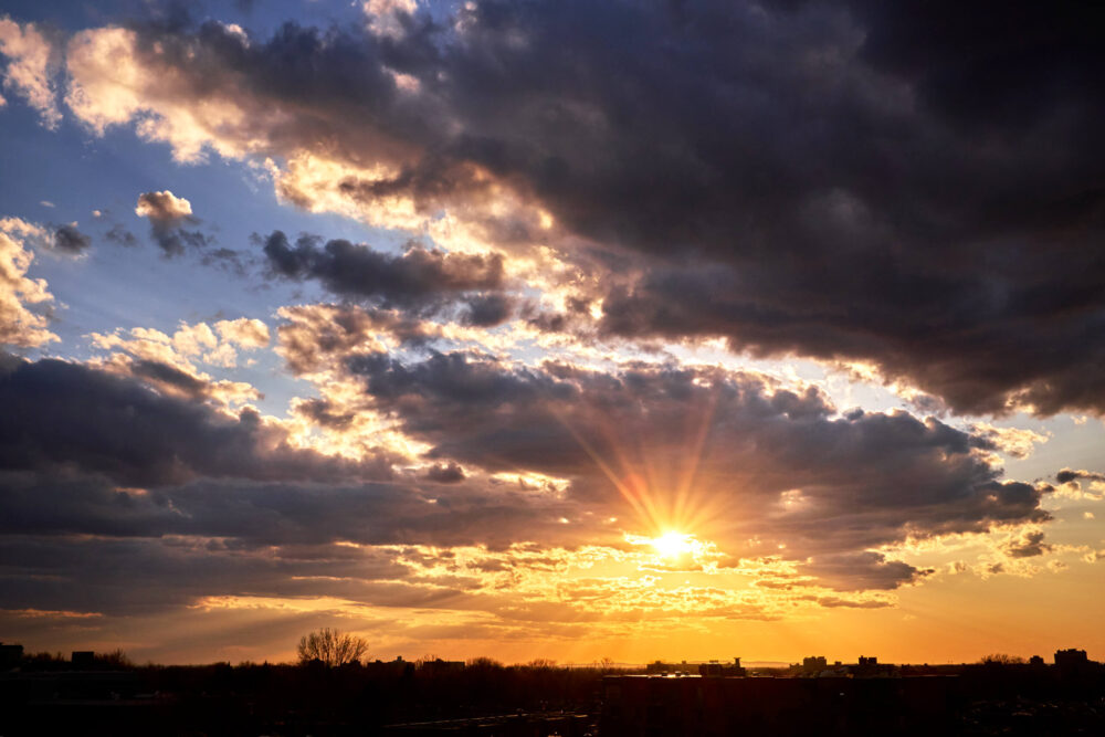 FujiFilm X100T - Landscape Photography of a colorful Montreal cloudy sunset