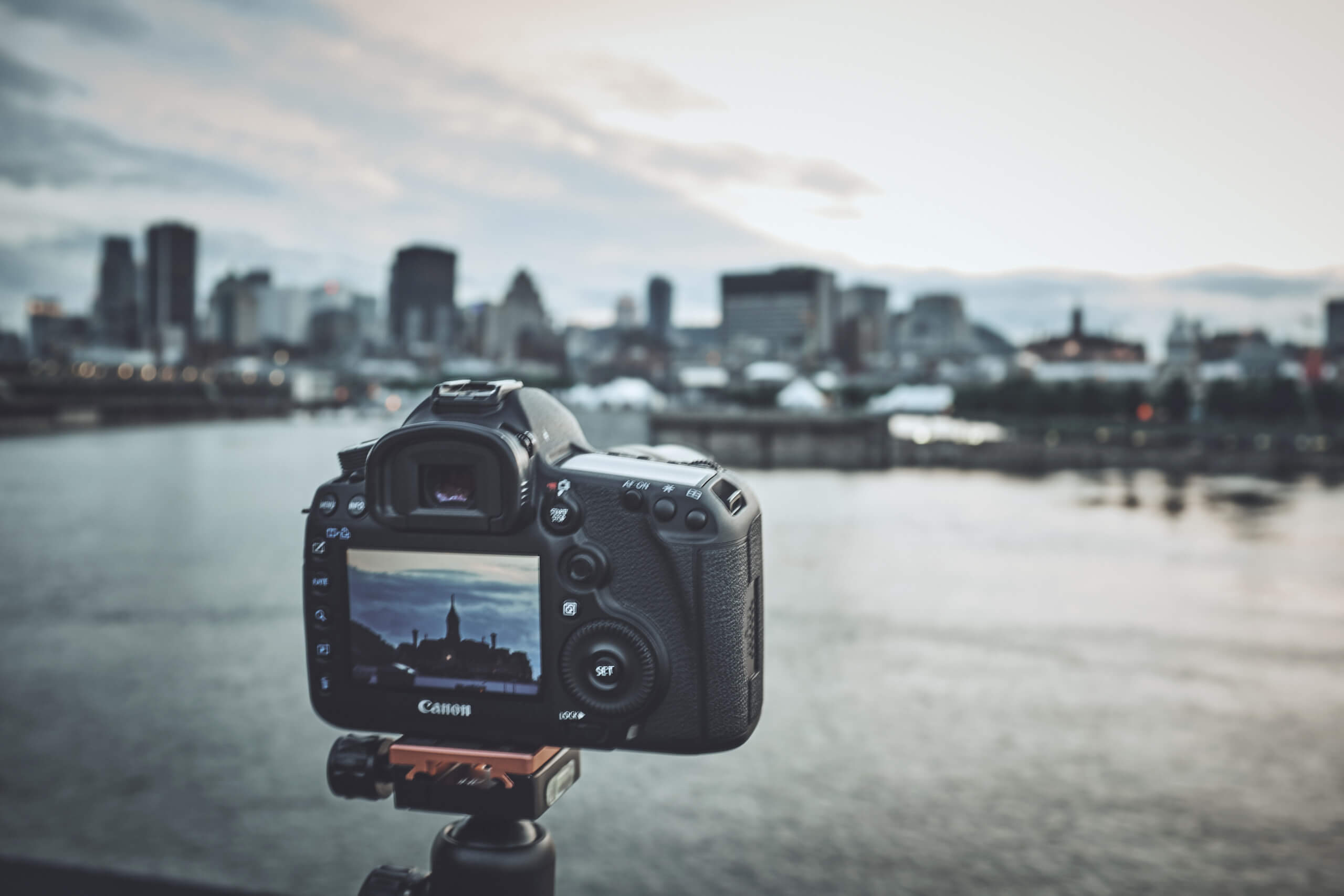 Landscape Photography Tips Travel Photography Ideas - Cityscape Photography - Sunset in Montreal Parc de Dieppe view of Downtown Montreal - FujiFilm X100T