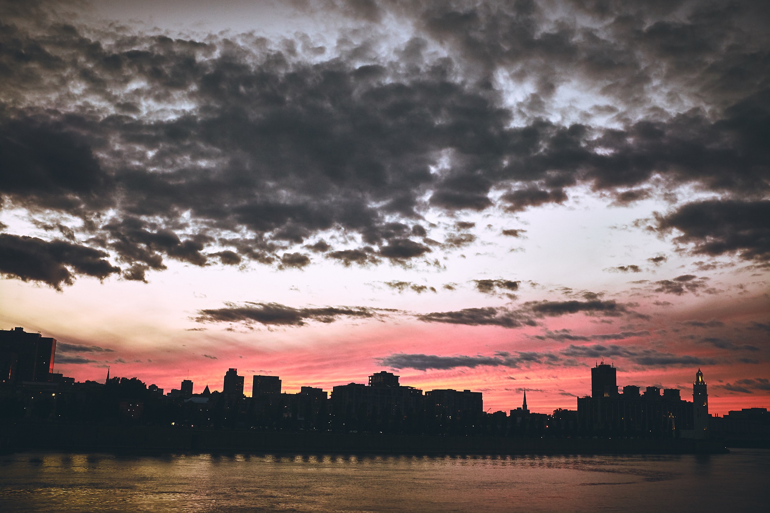 Landscape Photography Tips Travel Photography Ideas - Cityscape Photography - Sunset in Montreal Parc de Dieppe view of Downtown Montreal - FujiFilm X100T