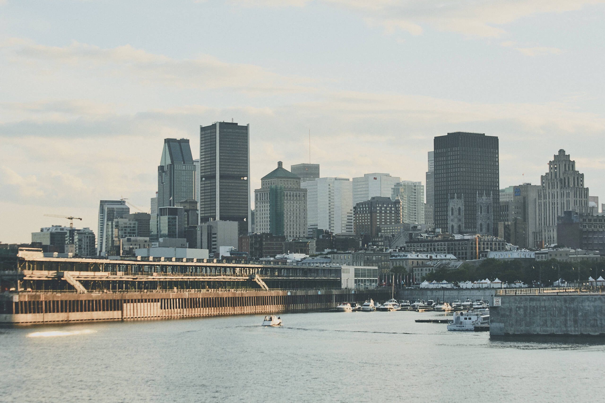 Landscape Photography Tips Travel Photography Ideas - Cityscape Photography - Sunset in Montreal Parc de Dieppe view of Downtown Montreal - FujiFilm X100T