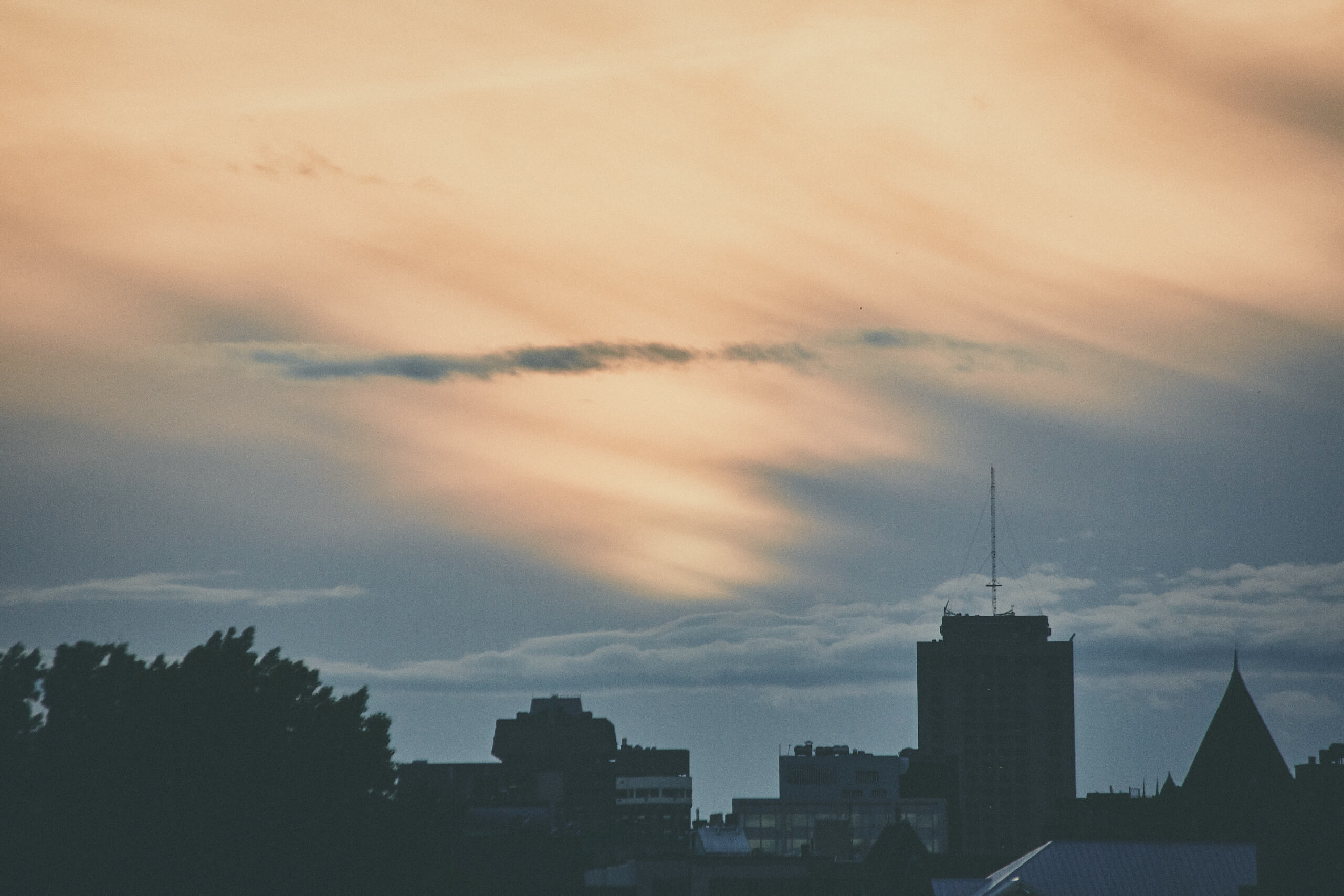 Landscape Photography Tips Travel Photography Ideas - Cityscape Photography - Sunset in Montreal Parc de Dieppe view of Downtown Montreal - FujiFilm X100T