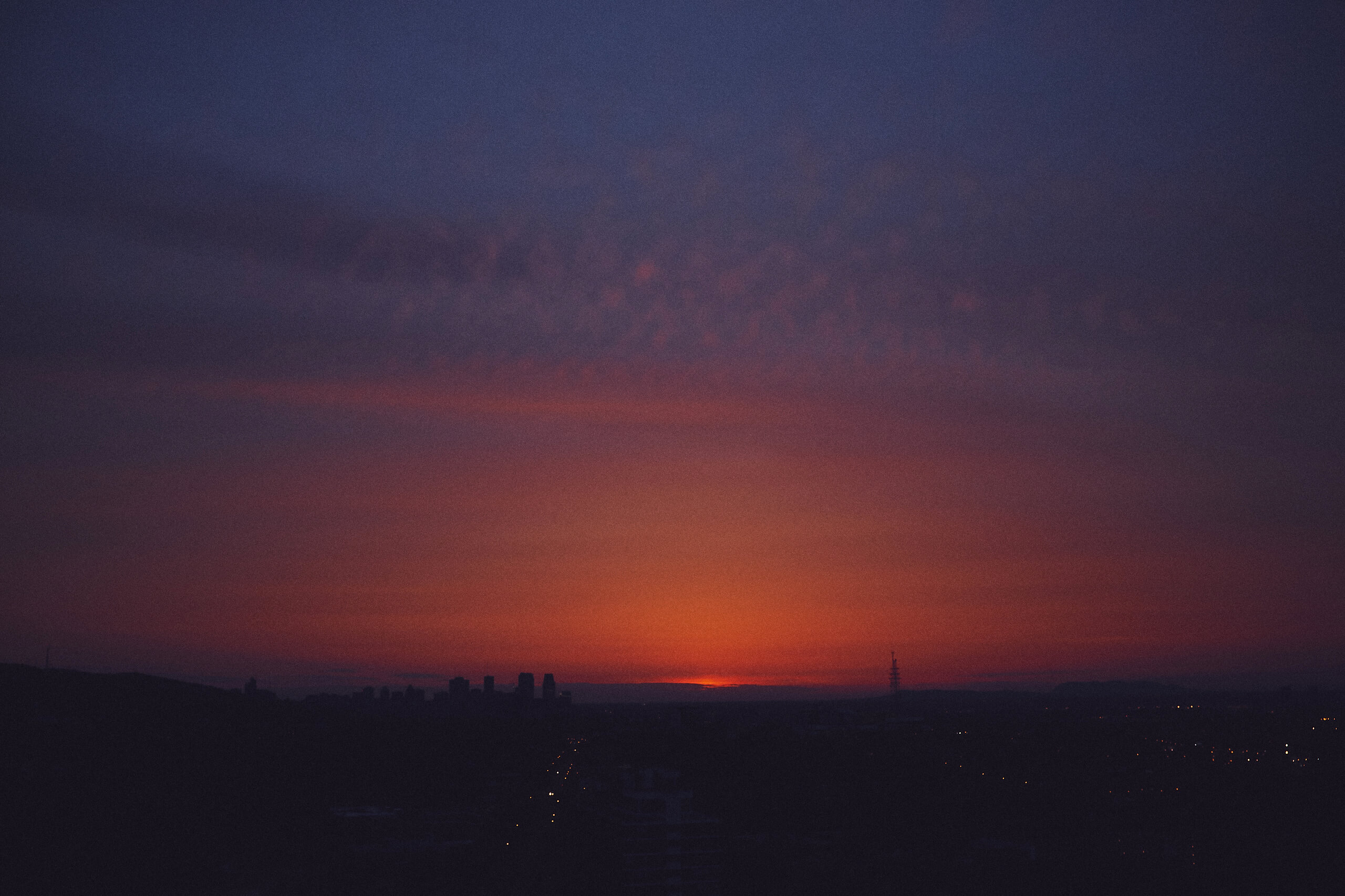 Landscape Photography Tips - Cityscape Photography - Sunset in Montreal on a rooftop - Canon 5D Mark iii with ef 70-300 4/5.6