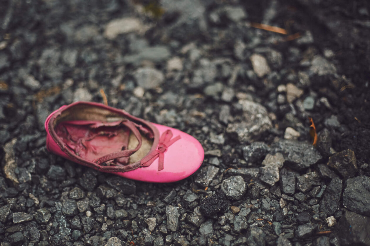 Canon 5D Mark iii with ef 50mm 1.8 - Montreal NDG lost baby shoe