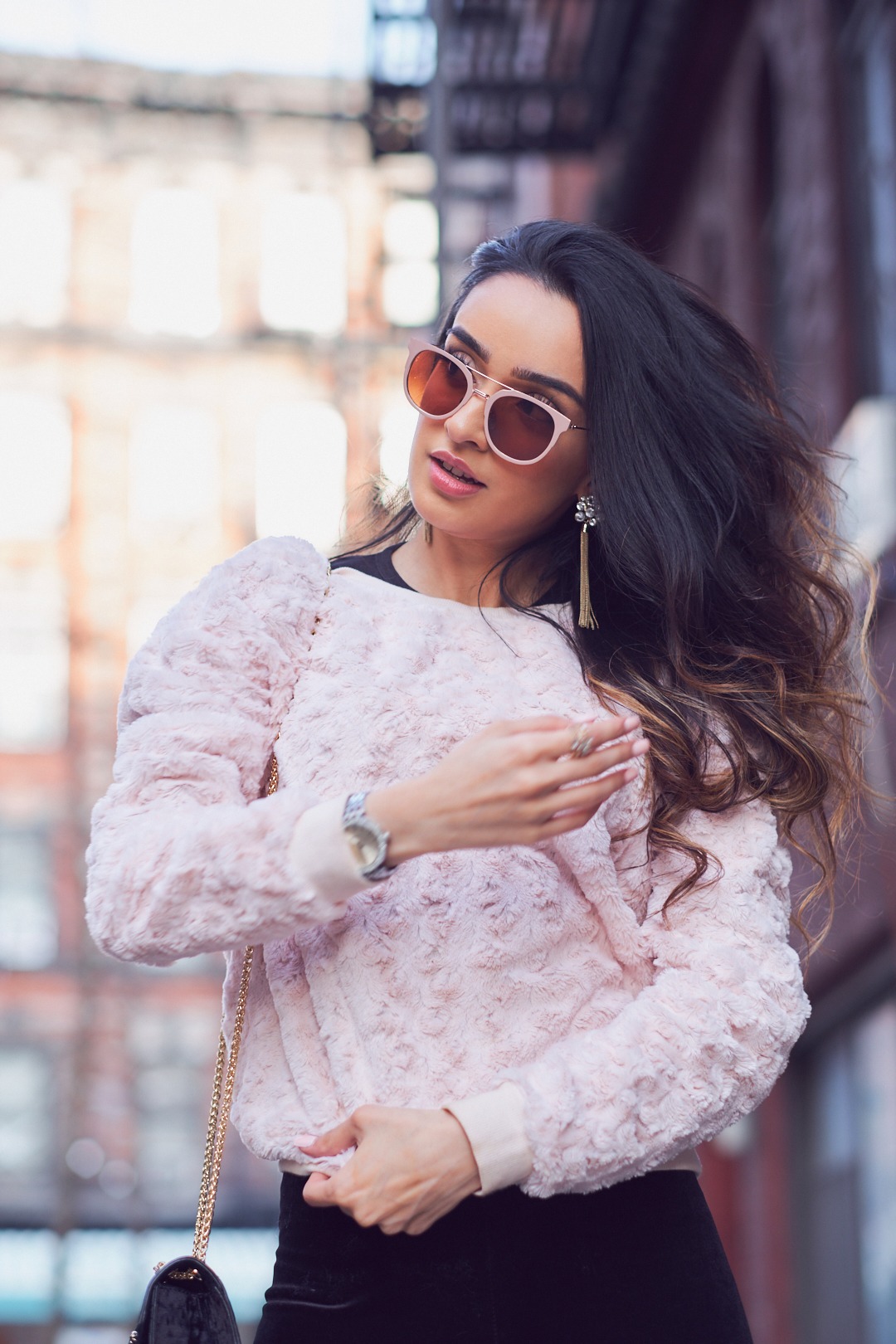 Portrait Photography Poses - Lifestyle Photography Woman - Fashion Photography Tips - Model Poses -Ramsha at Sweet Time Dessert Cafe in New York City - Fuji X Pro2 with xf 56mm f1.2