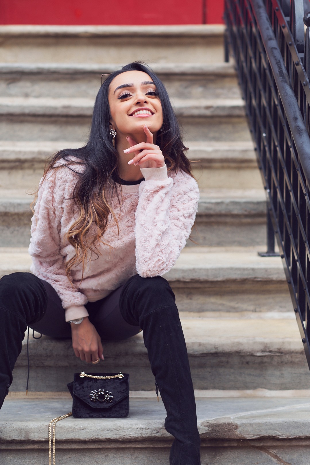 Portrait Photography Poses - Lifestyle Photography Woman - Fashion Photography Tips - Model Poses -Ramsha at Sweet Time Dessert Cafe in New York City - Fuji X Pro2 with xf 56mm f1.2