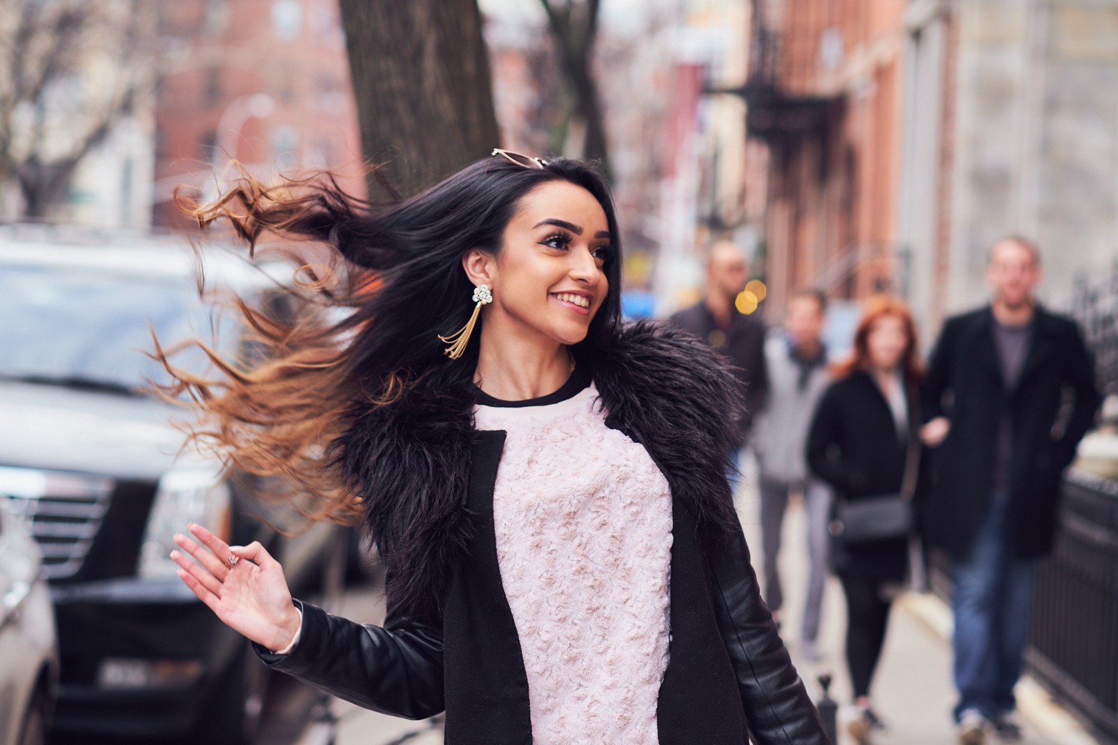 Portrait Photography Poses - Lifestyle Photography Woman - Fashion Photography Tips - Model Poses -Ramsha at Sweet Time Dessert Cafe in New York City - Fuji X Pro2 with xf 56mm f1.2