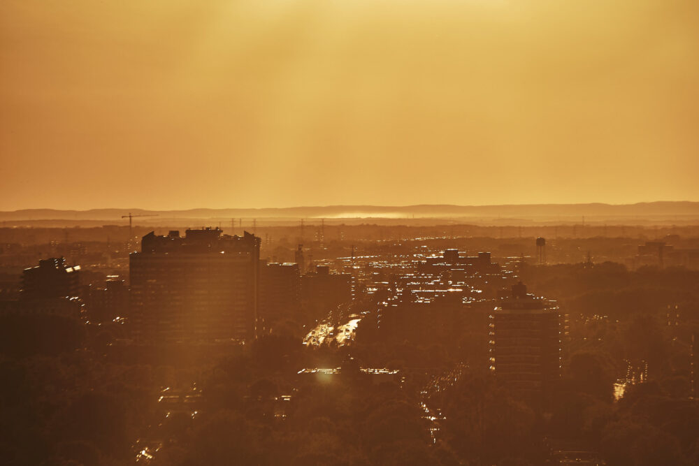 Canon 5D Mark iii with 70-300mm 4/5.6 - Golden hour sunset on Balcony in Montreal