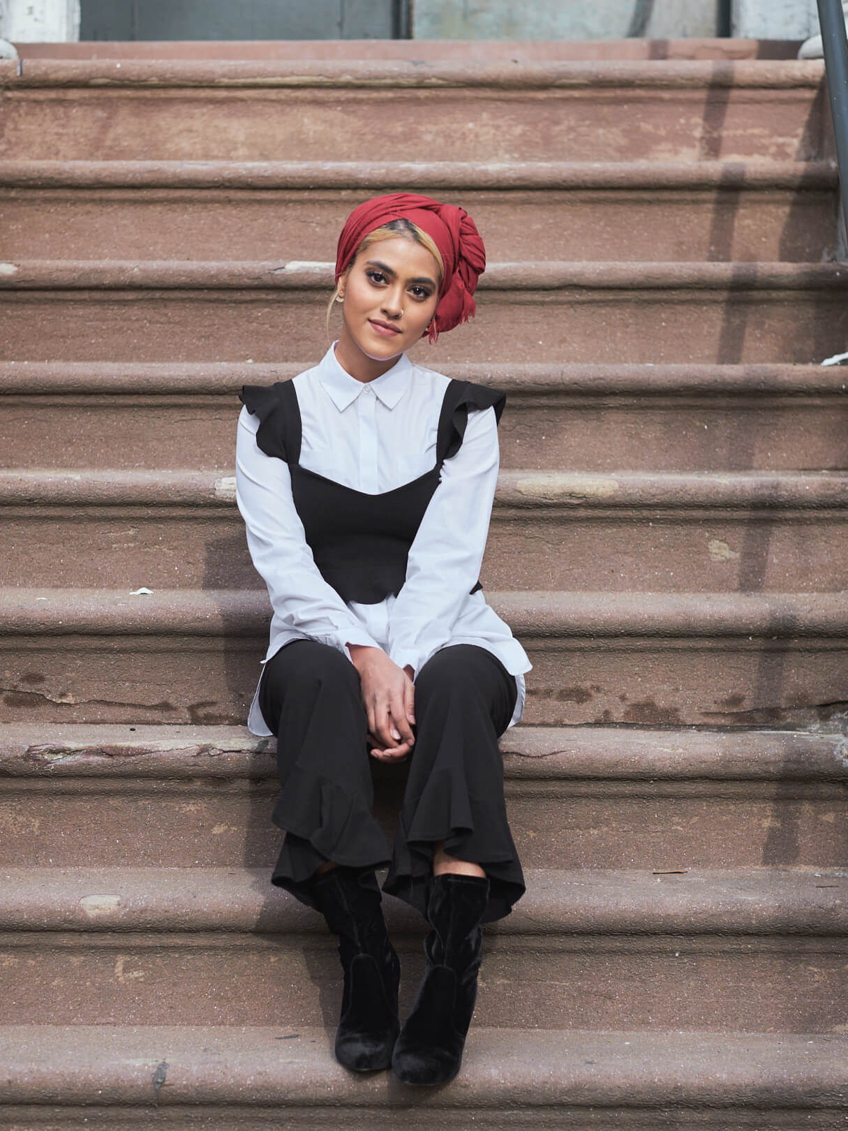 Portrait Photography Poses - Desi Fashion Photography Poses - Washington Square Park, New York - Model Poses - Syeda - Fuji X Pro2 with xf 56mm f1.2