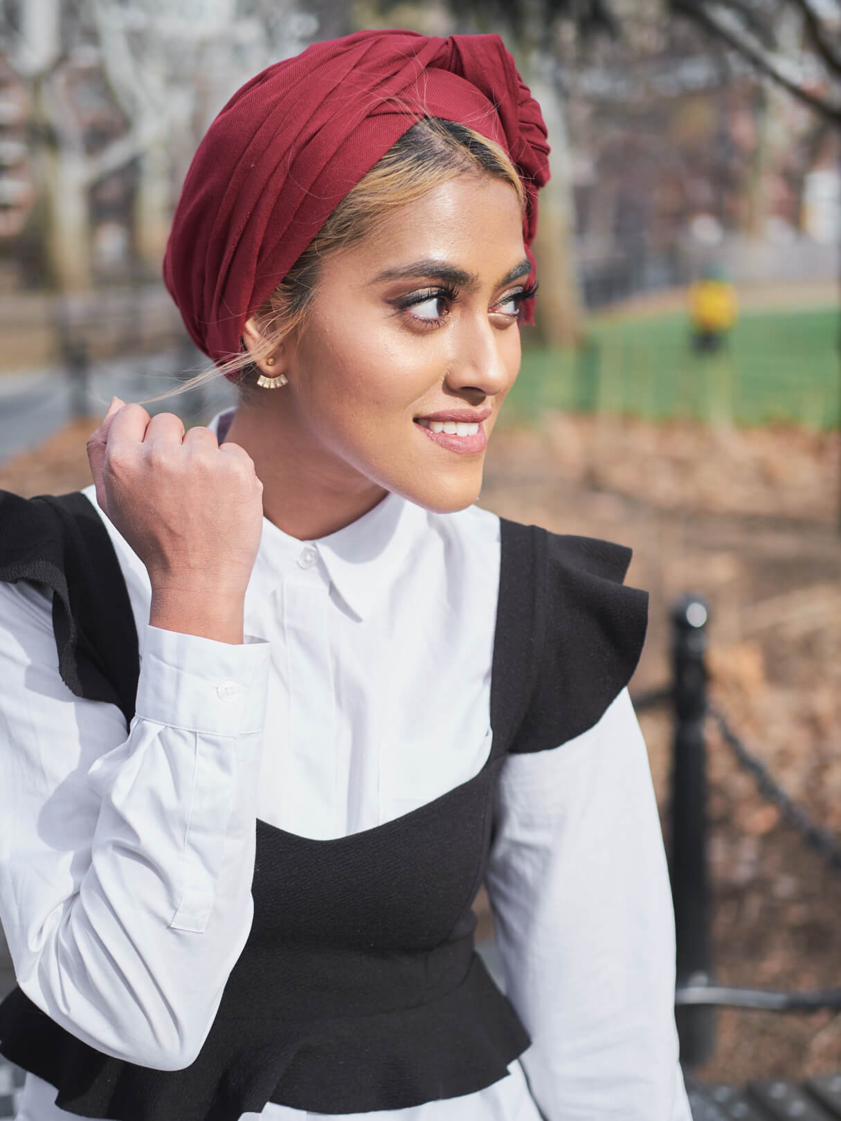 Portrait Photography Poses - Desi Fashion Photography Poses - Washington Square Park, New York - Model Poses - Syeda - Fuji X Pro2 with xf 56mm f1.2