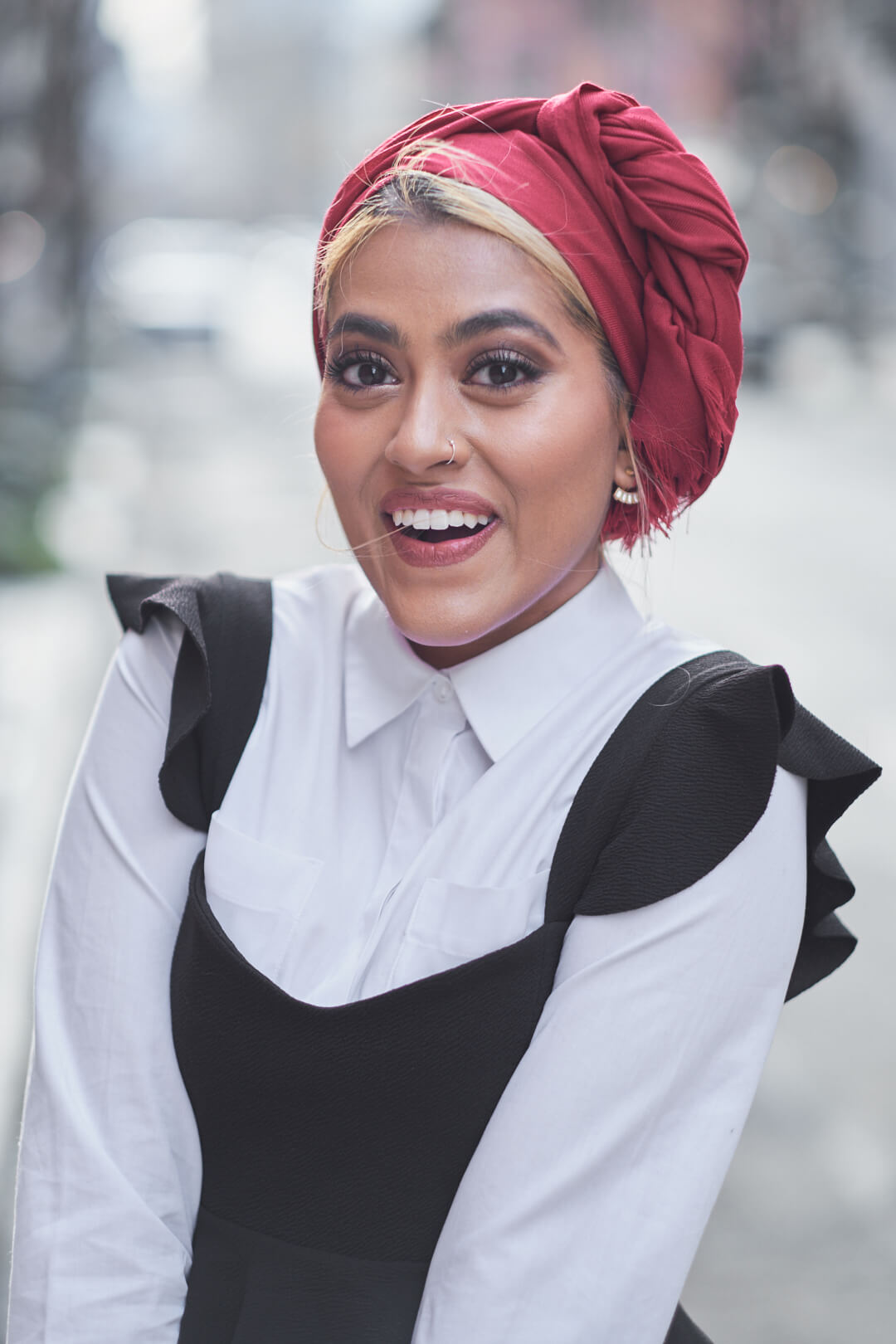 Portrait Photography Poses - Desi Fashion Photography Poses - Washington Square Park, New York - Model Poses - Syeda - Fuji X Pro2 with xf 56mm f1.2