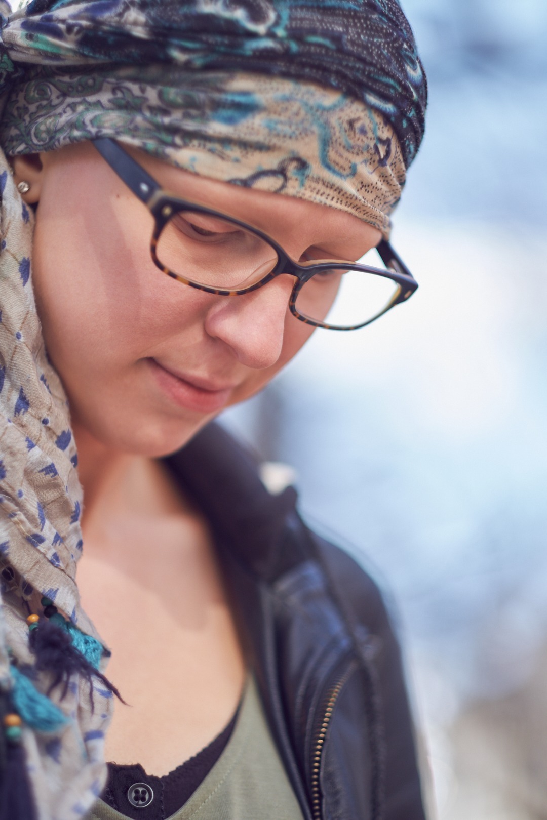 Portrait Photography Poses - Lifestyle Photography Women - Model Alli - Union Square Park - New York - Fuji X Pro2 with xf 56mm f1.2