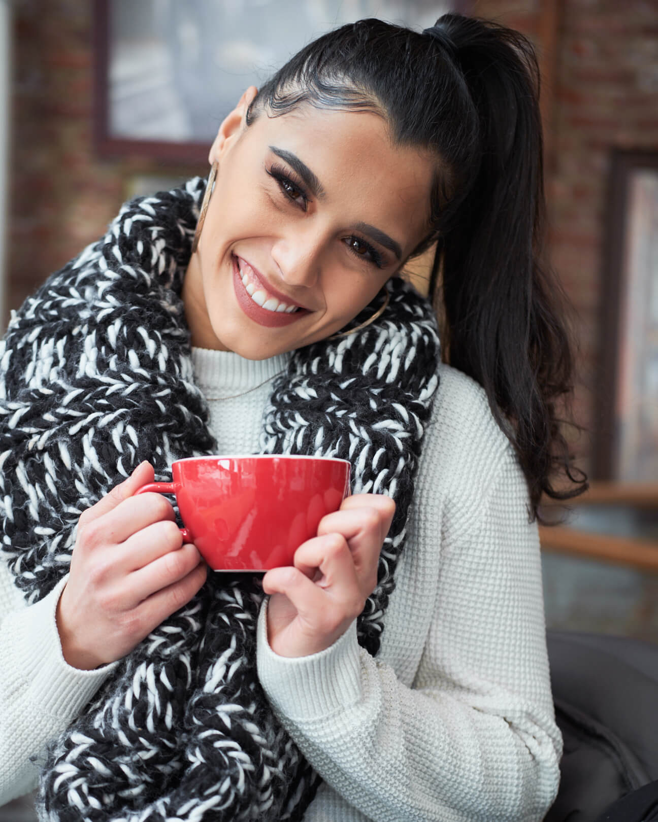 Emily - Flatiron District - Fashion Photography Poses - New York - Woman with a scarf and sunglasses - Portrait Photography Poses - Fuji X Pro2 with xf 56mm f1.2