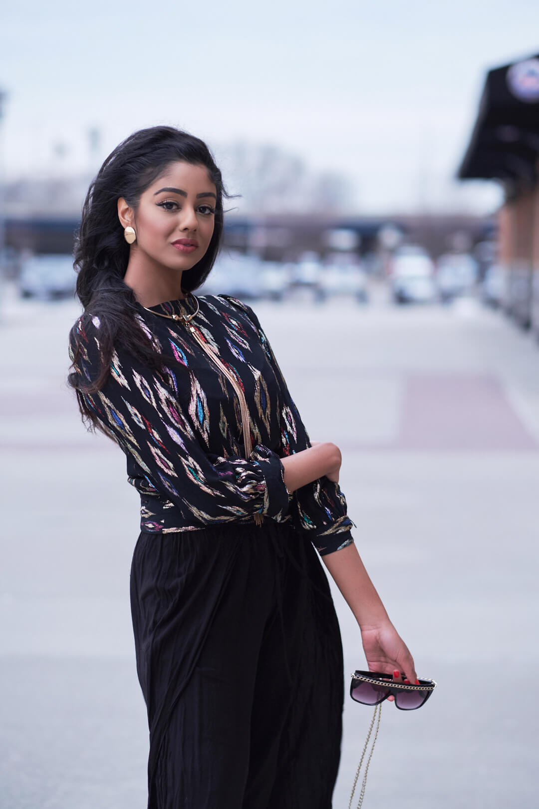 Portrait Photography Poses - Lifestyle Photography Women - Model Henna- Flushing Meadow Park - Fuji X Pro2 with xf 56mm f1.2 -