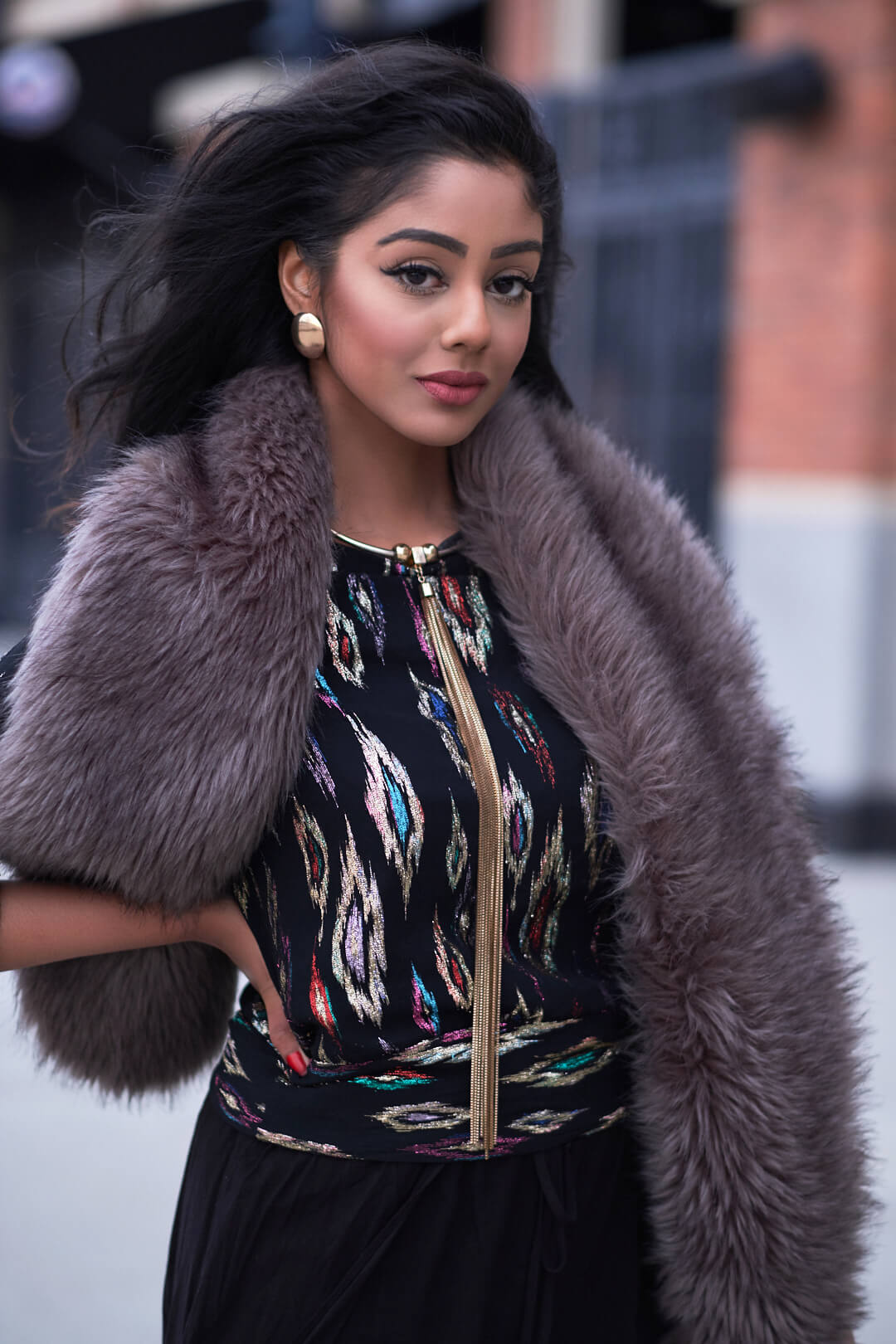 Portrait Photography Poses - Lifestyle Photography Women - Model Henna- Flushing Meadow Park - Fuji X Pro2 with xf 56mm f1.2 -