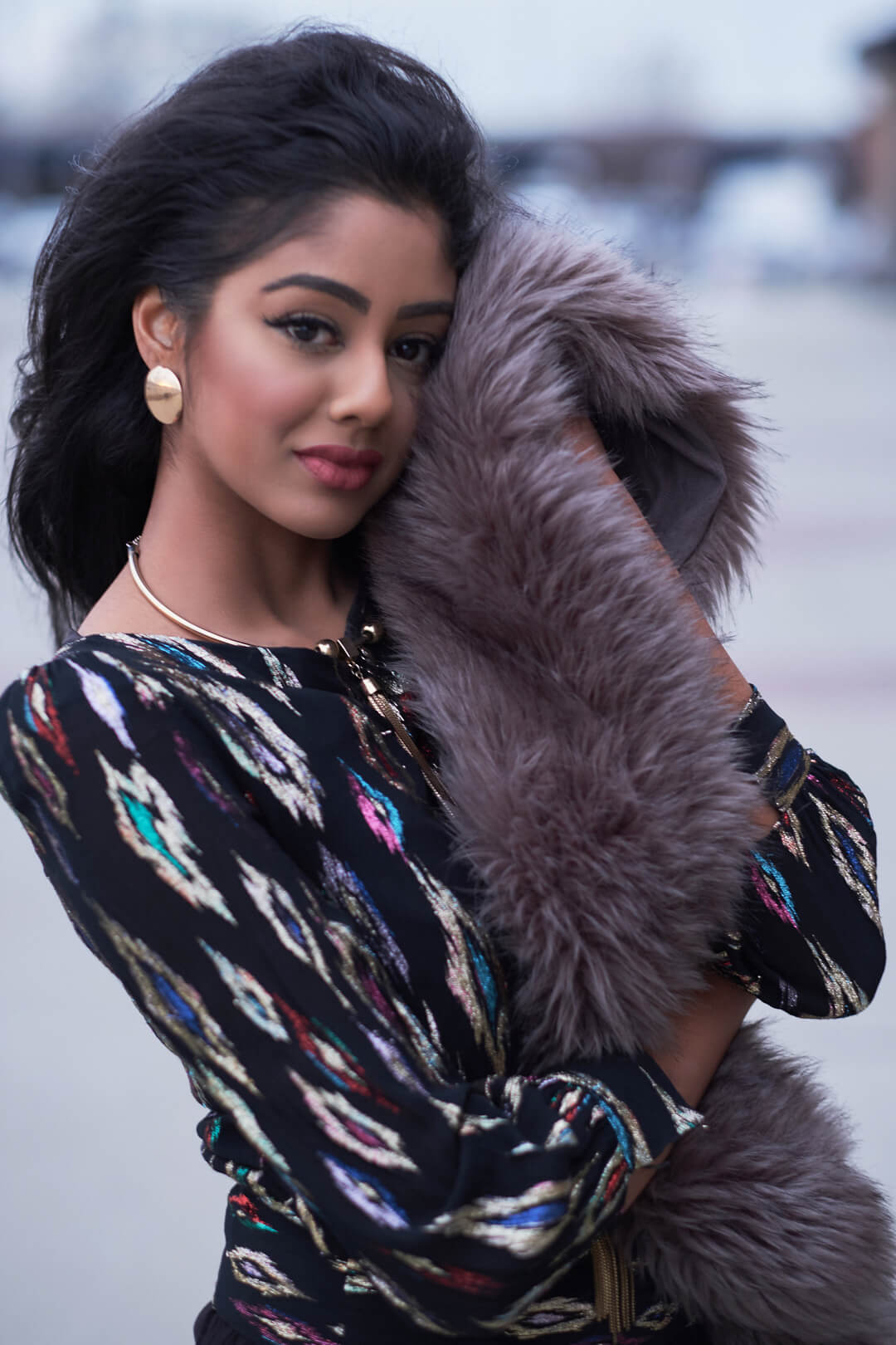 Portrait Photography Poses - Lifestyle Photography Women - Model Henna- Flushing Meadow Park - Fuji X Pro2 with xf 56mm f1.2 -