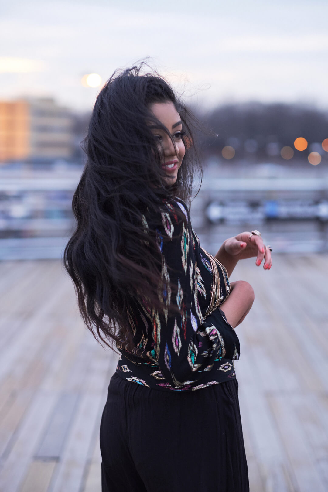 Portrait Photography Poses - Lifestyle Photography Women - Model Henna- Flushing Meadow Park - Fuji X Pro2 with xf 56mm f1.2 -