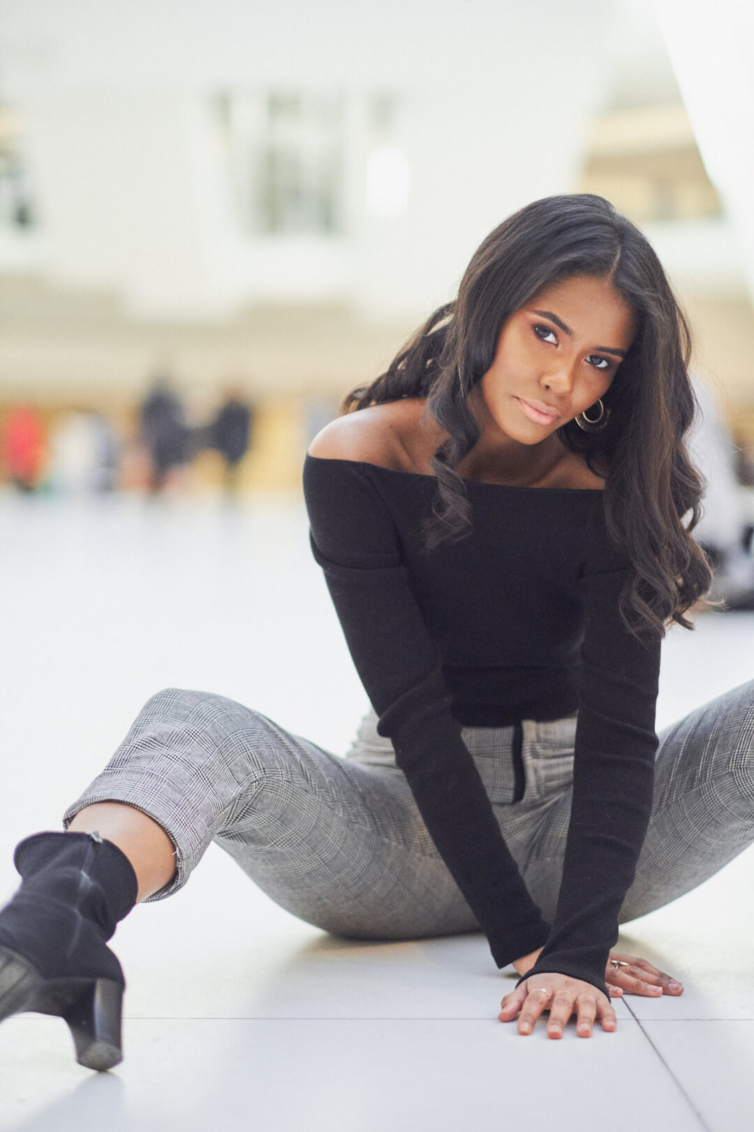 Linda - The Oculus, New York - Portrait Photography Poses - Headshot Photography Poses - Fashion Photography Poses - Fuji X Pro2 with xf 56mm f1.2