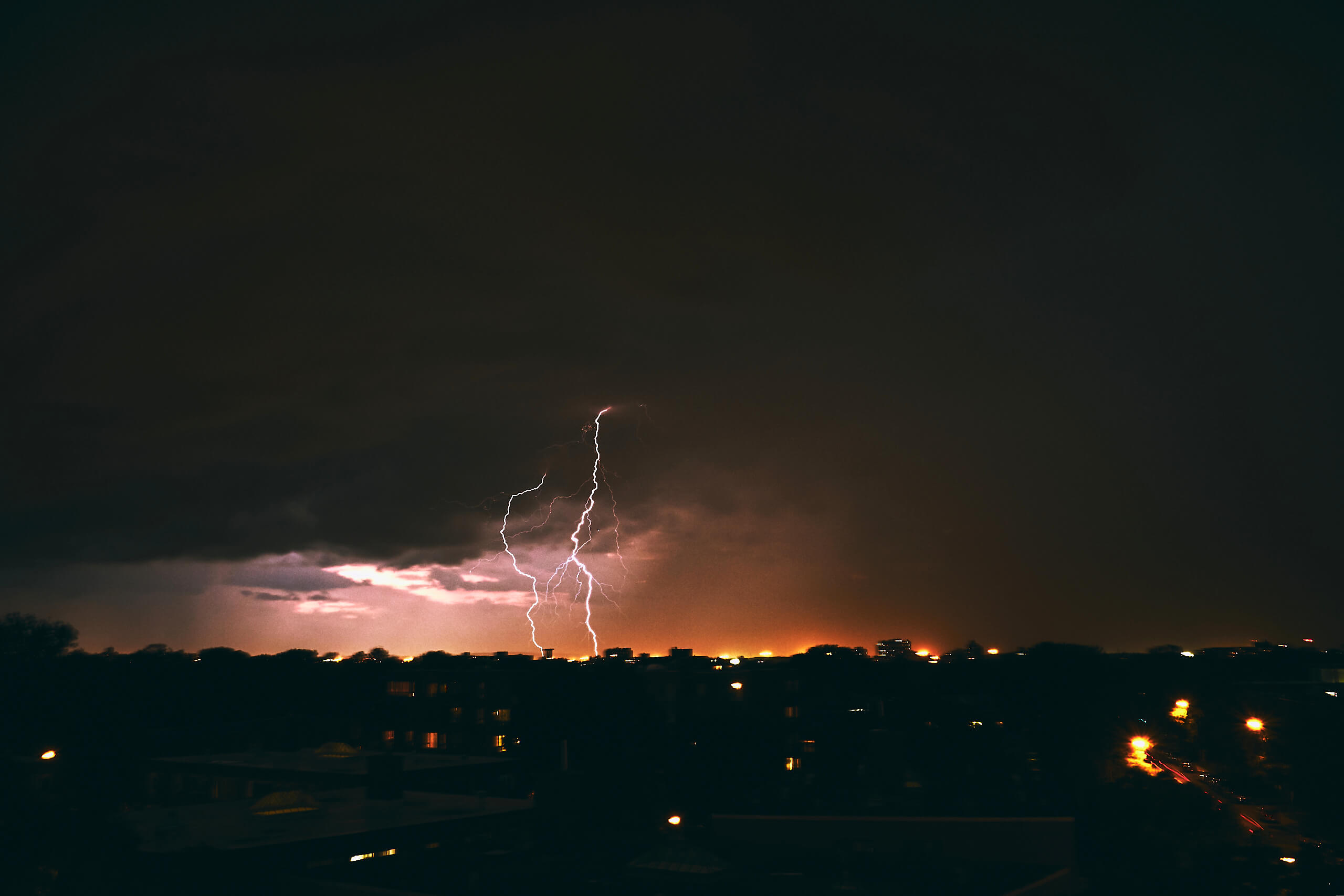 Montreal Lightning Storm - Clouds - Landscape Photography Tips - Travel Photography Ideas - Canon 5D Mark iii with ef 50mm 1.8