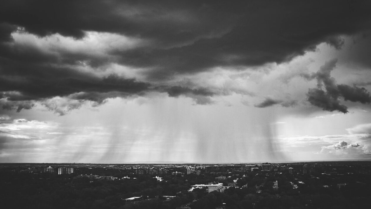 Montreal Storm Clouds - Landscape Photography Tips - Travel Photography Ideas - Montreal, Quebec - Canon 5D Mark iii with ef 50mm 1.8