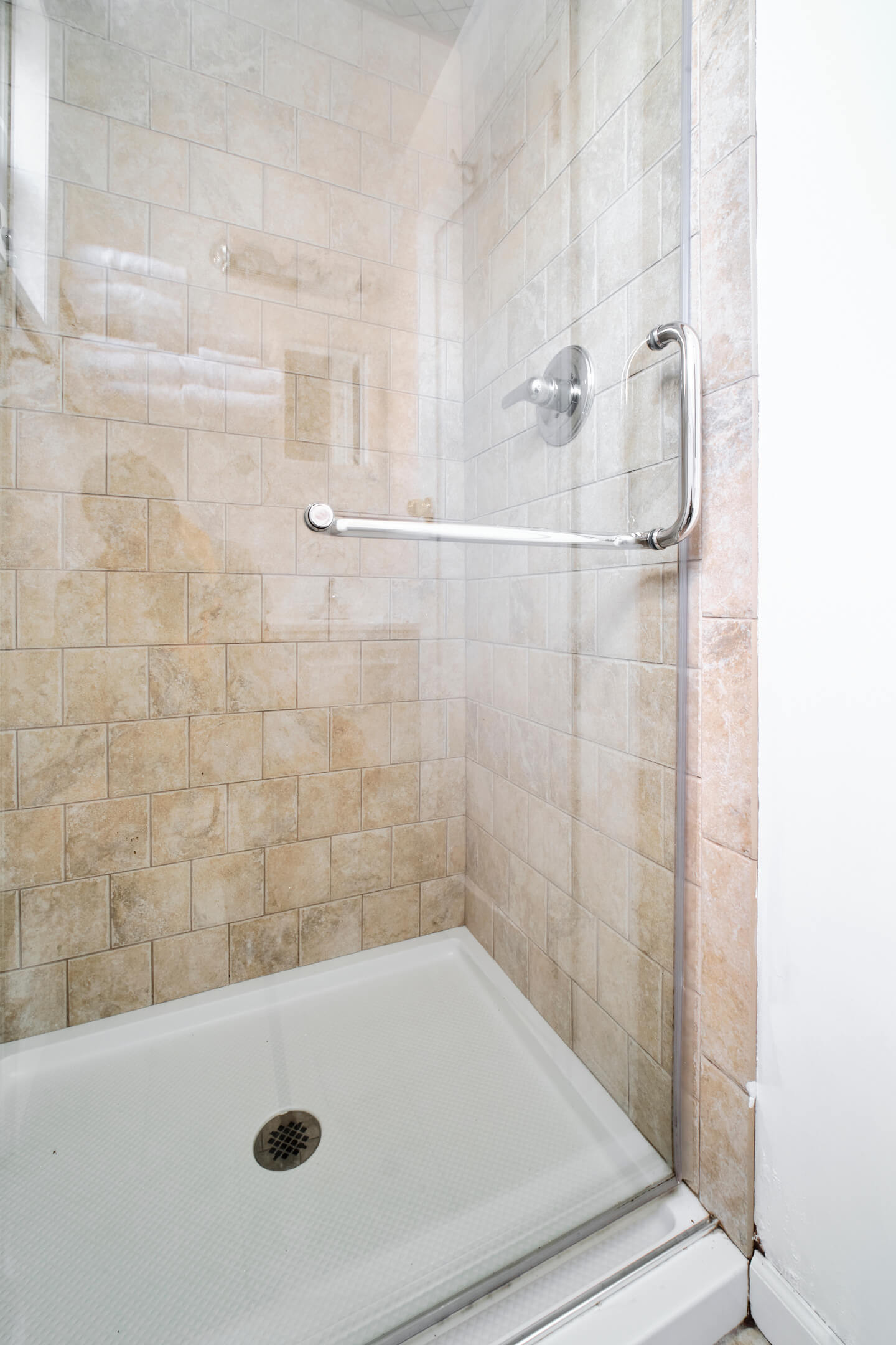 41-32 76th St, East Elmhurst, NY 11373 - Apt 3 - Real Estate Photography - AirBnB Listing