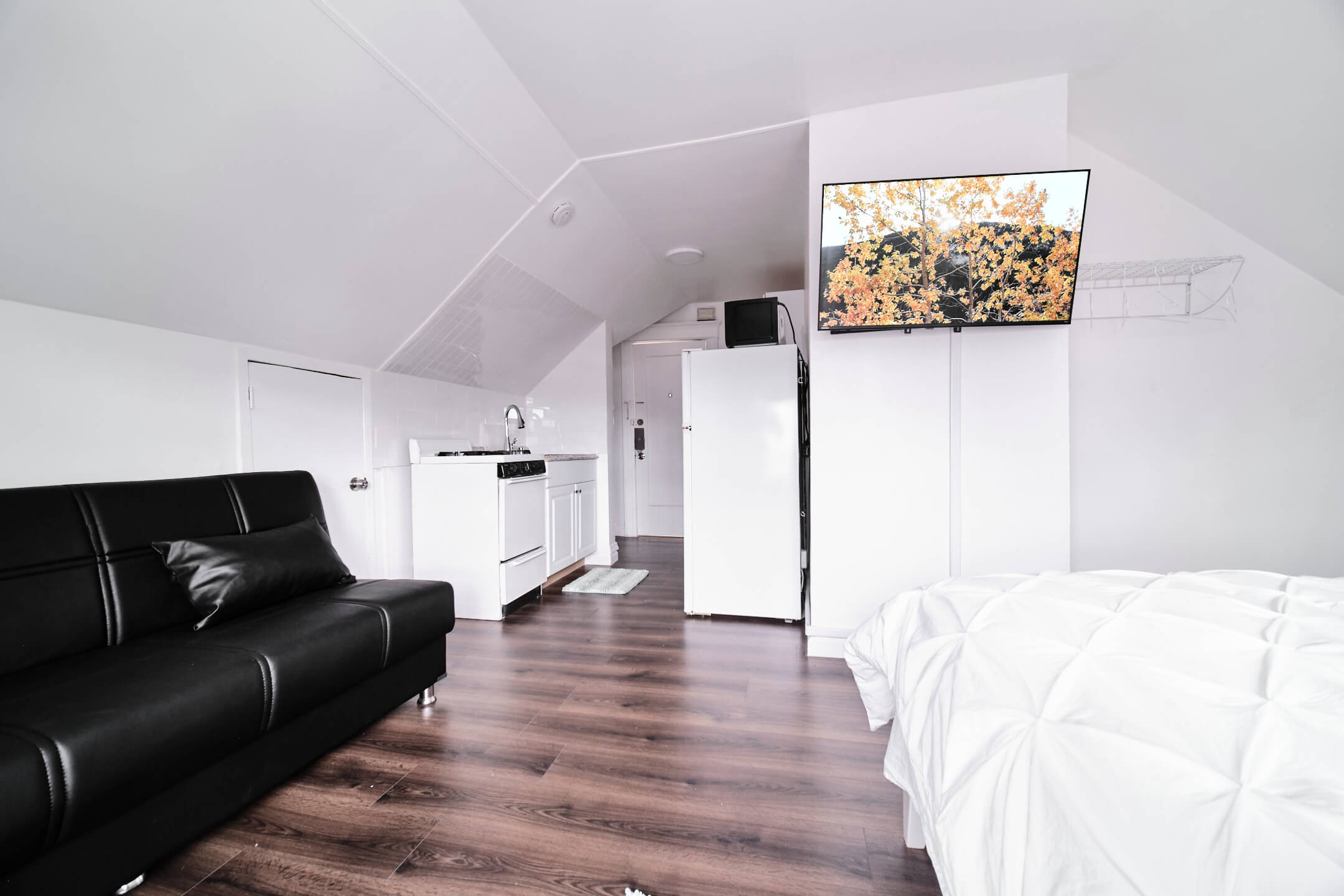 41-32 76th St, East Elmhurst, NY 11373 - Apt 7 - Real Estate Photography - AirBnB Listing