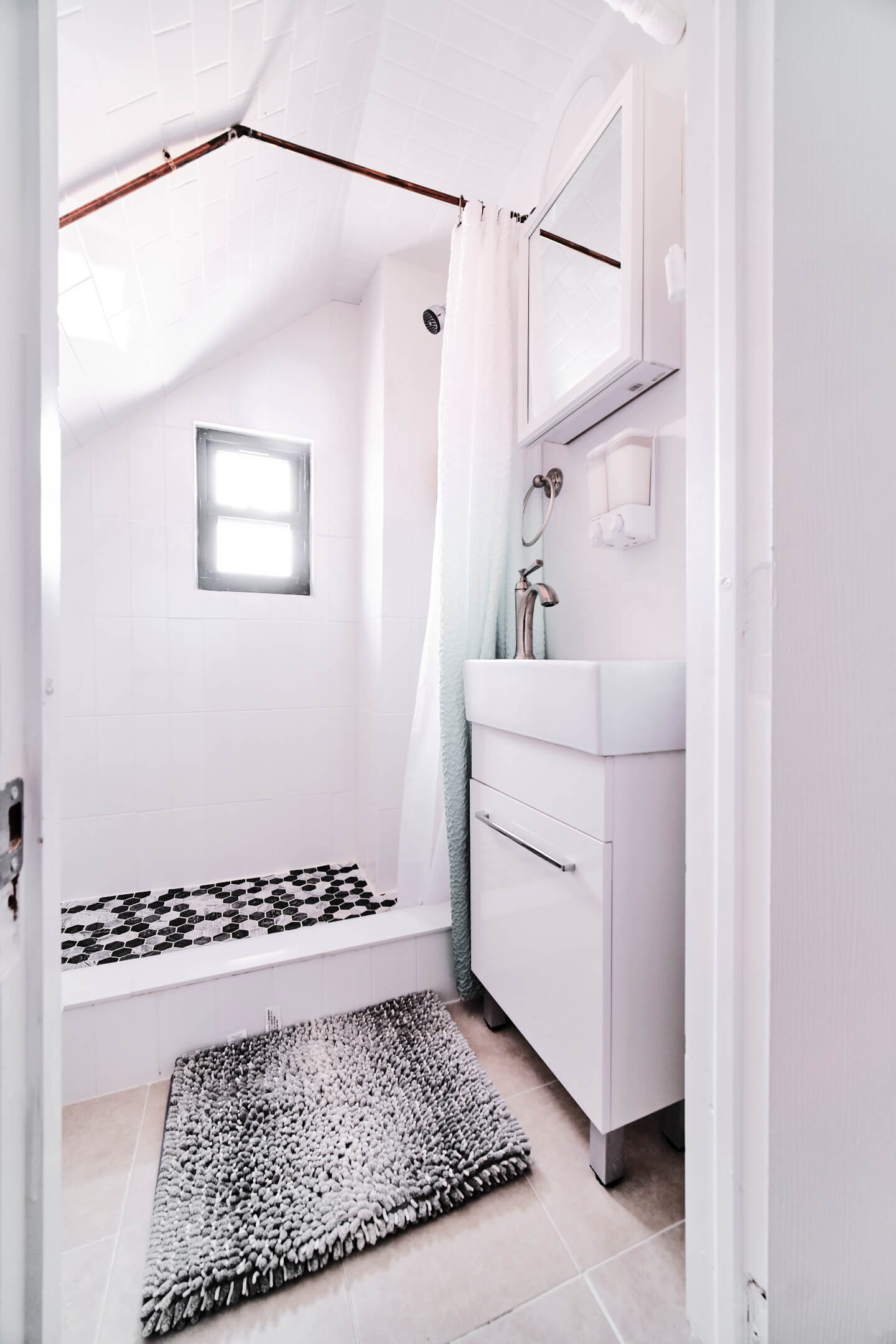 41-32 76th St, East Elmhurst, NY 11373 - Apt 7 - Real Estate Photography - AirBnB Listing