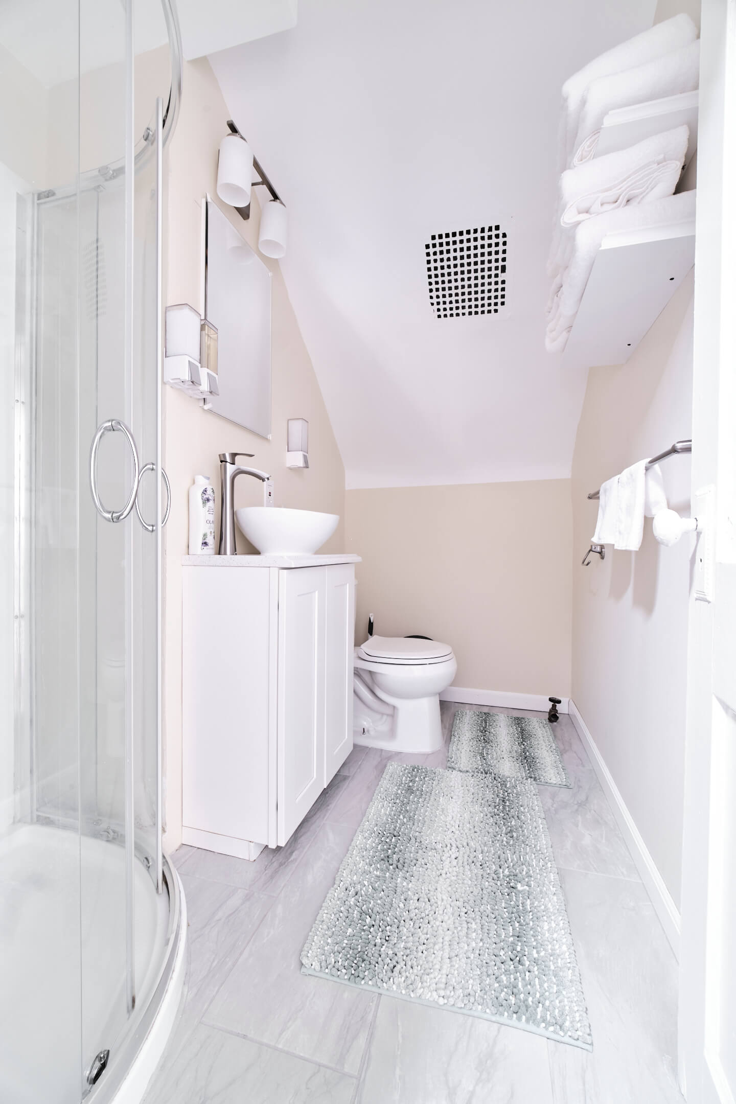 41-32 76th St, East Elmhurst, NY 11373 - Apt 8 - Real Estate Photography - AirBnB Listing