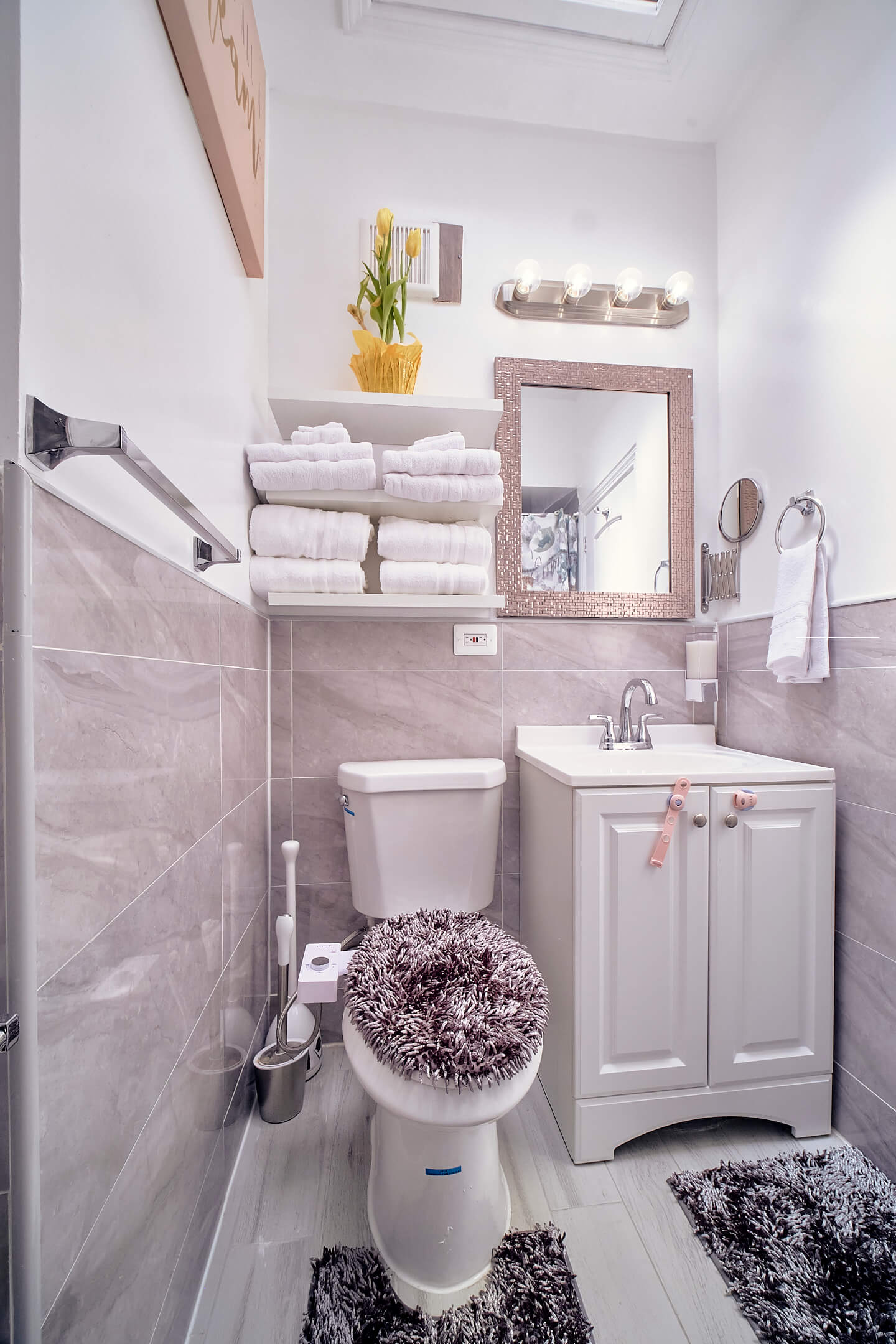 24-01 95th St, East Elmhurst, NY 11369 - Upper Level AirBnB