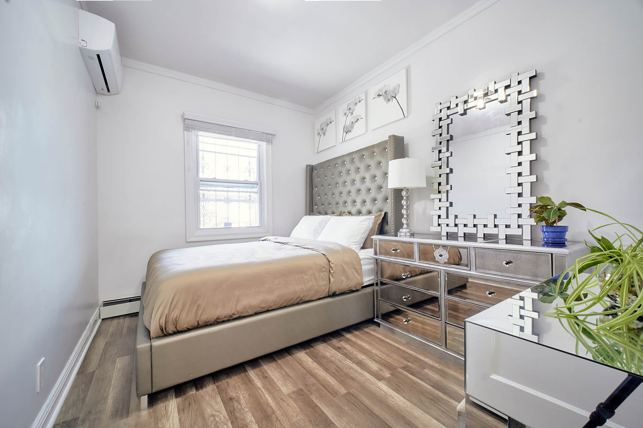 24-01 95th St, East Elmhurst, NY 11369 - Upper Level AirBnB