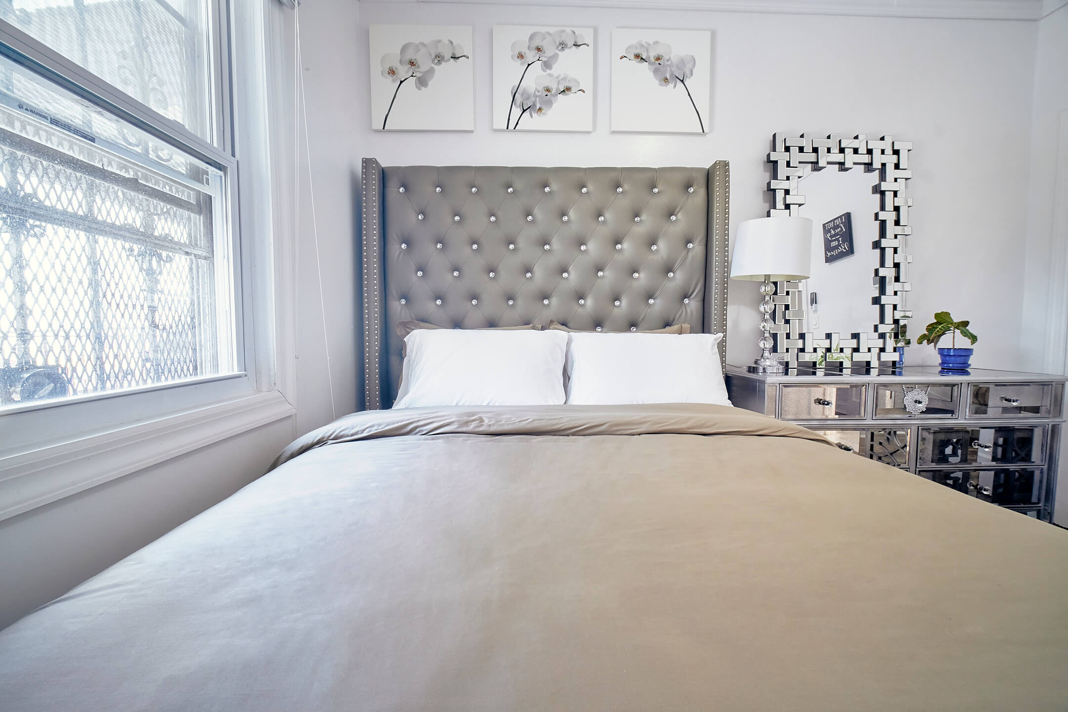 24-01 95th St, East Elmhurst, NY 11369 - Upper Level AirBnB