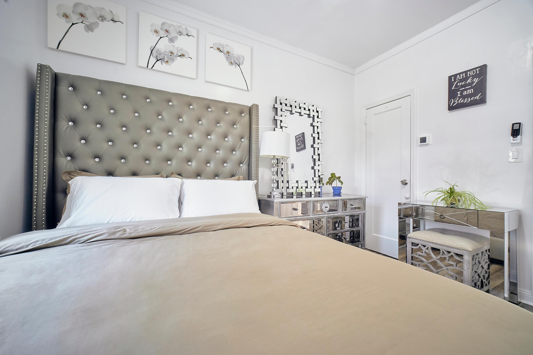 24-01 95th St, East Elmhurst, NY 11369 - Upper Level AirBnB