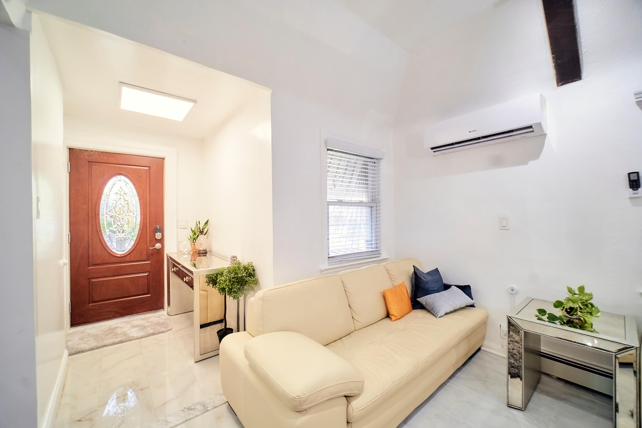 24-01 95th St, East Elmhurst, NY 11369 - Upper Level AirBnB